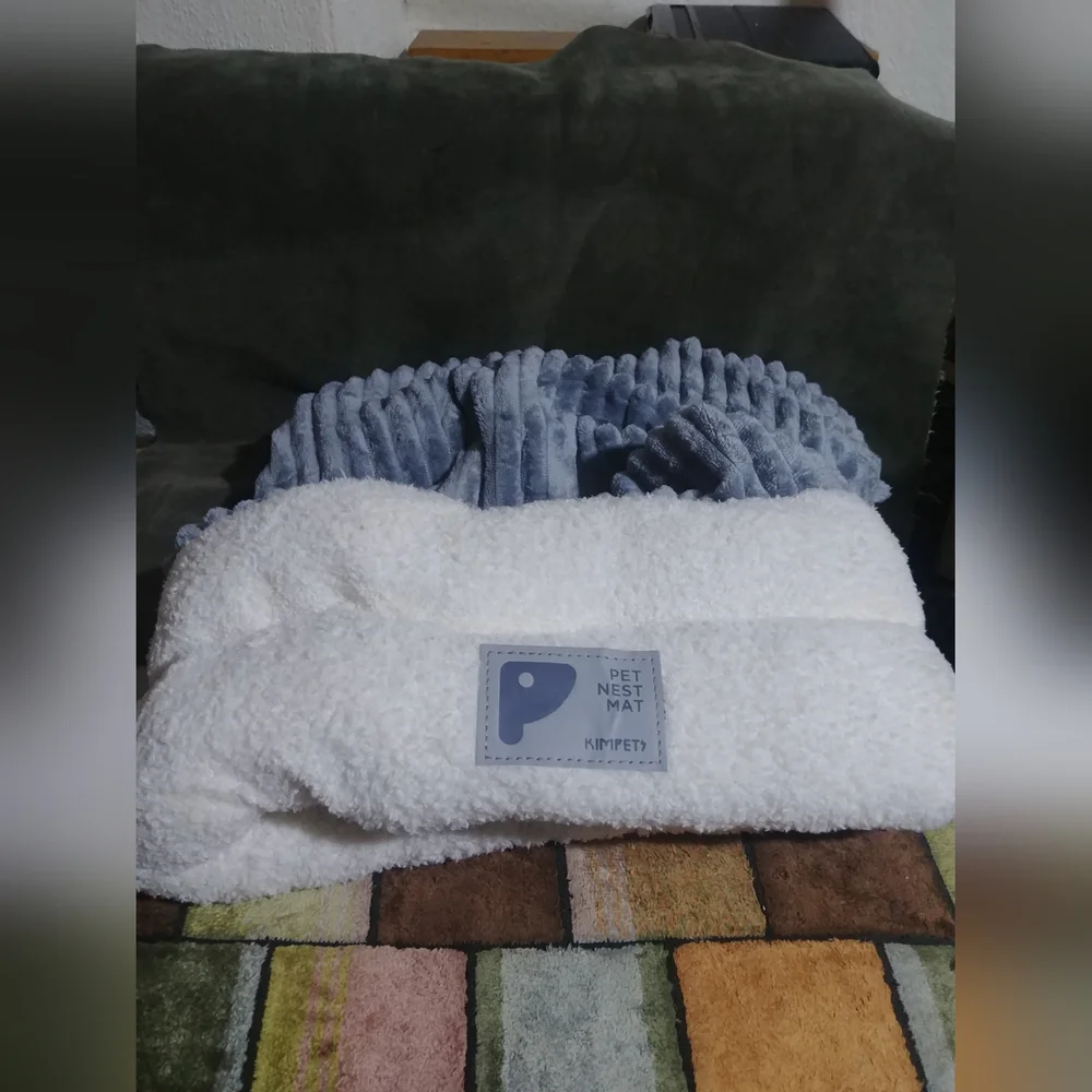 Gray and White Pet Nest Mat